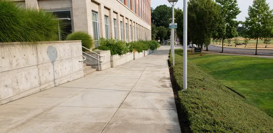 Commercial property grounds maintained by Earthworks